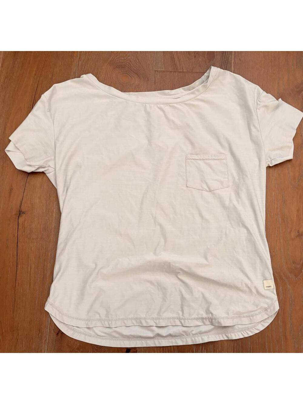 Vuori White Performance T-Shirt Soft Fabric Medium Size M